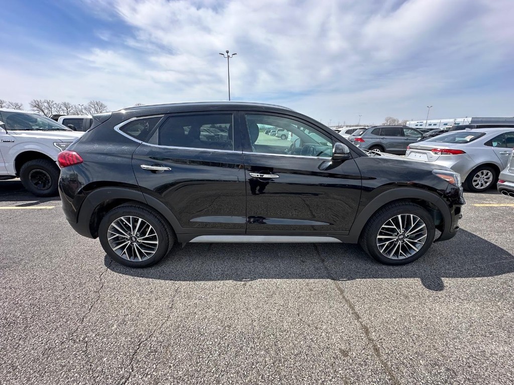 Hyundai Tucson Vehicle Full-screen Gallery Image 2