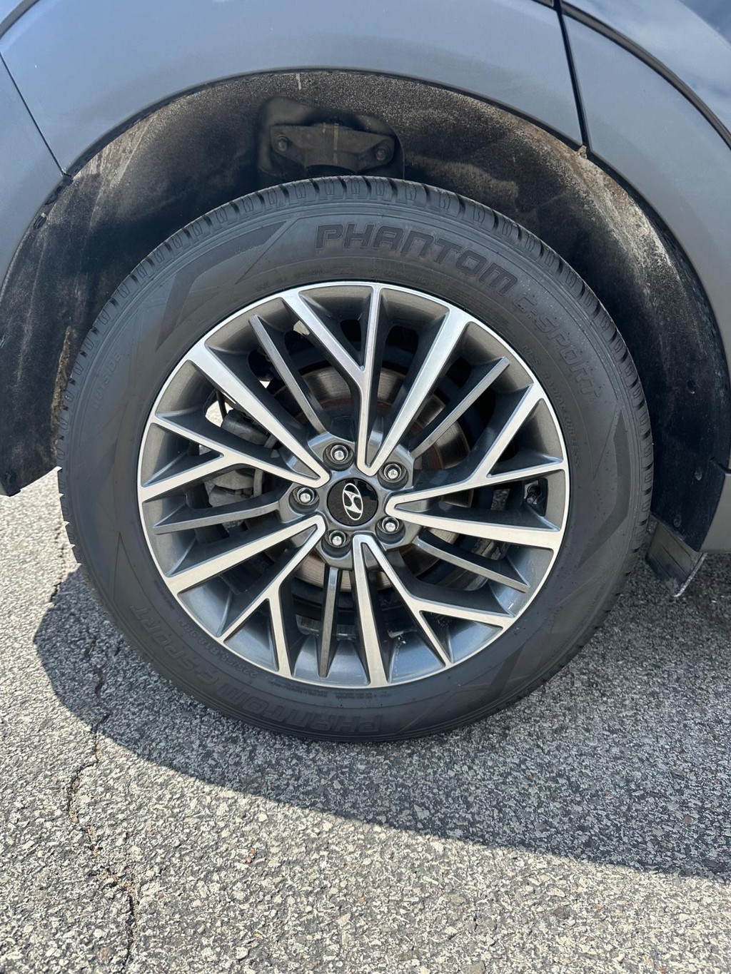 Hyundai Tucson Vehicle Full-screen Gallery Image 12