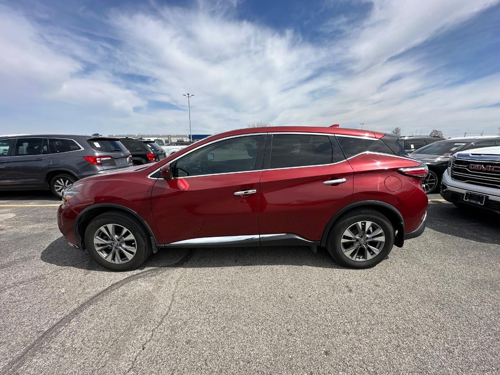 Nissan Murano Vehicle Full-screen Gallery Image 3