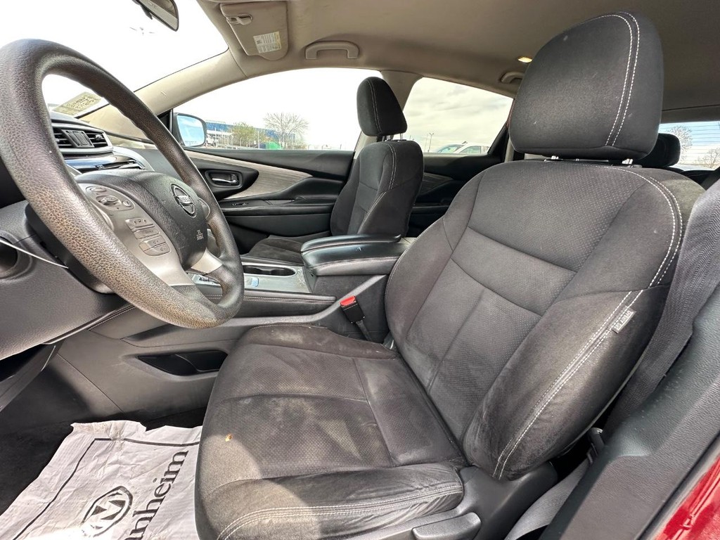 Nissan Murano Vehicle Full-screen Gallery Image 9