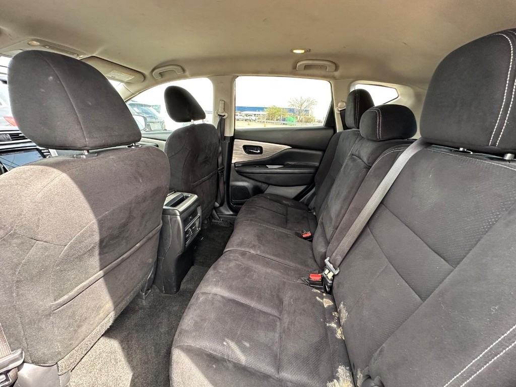 Nissan Murano Vehicle Full-screen Gallery Image 10