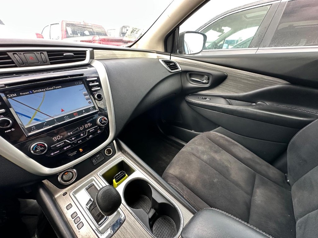 Nissan Murano Vehicle Full-screen Gallery Image 15