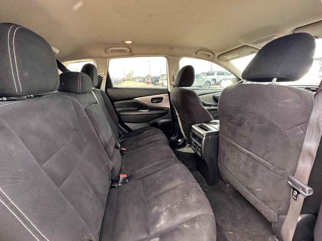 Nissan Murano Vehicle Full-screen Gallery Image 17