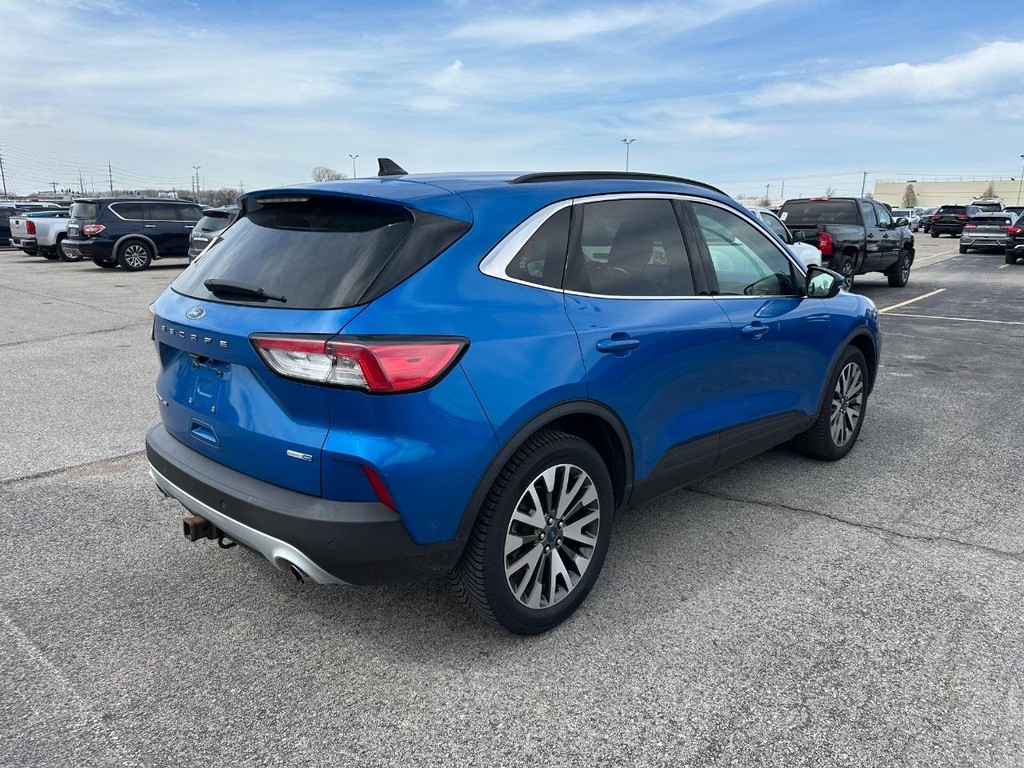 Ford Escape Vehicle Full-screen Gallery Image 3