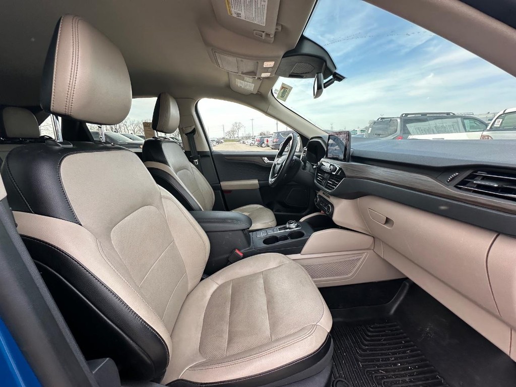 Ford Escape Vehicle Full-screen Gallery Image 10