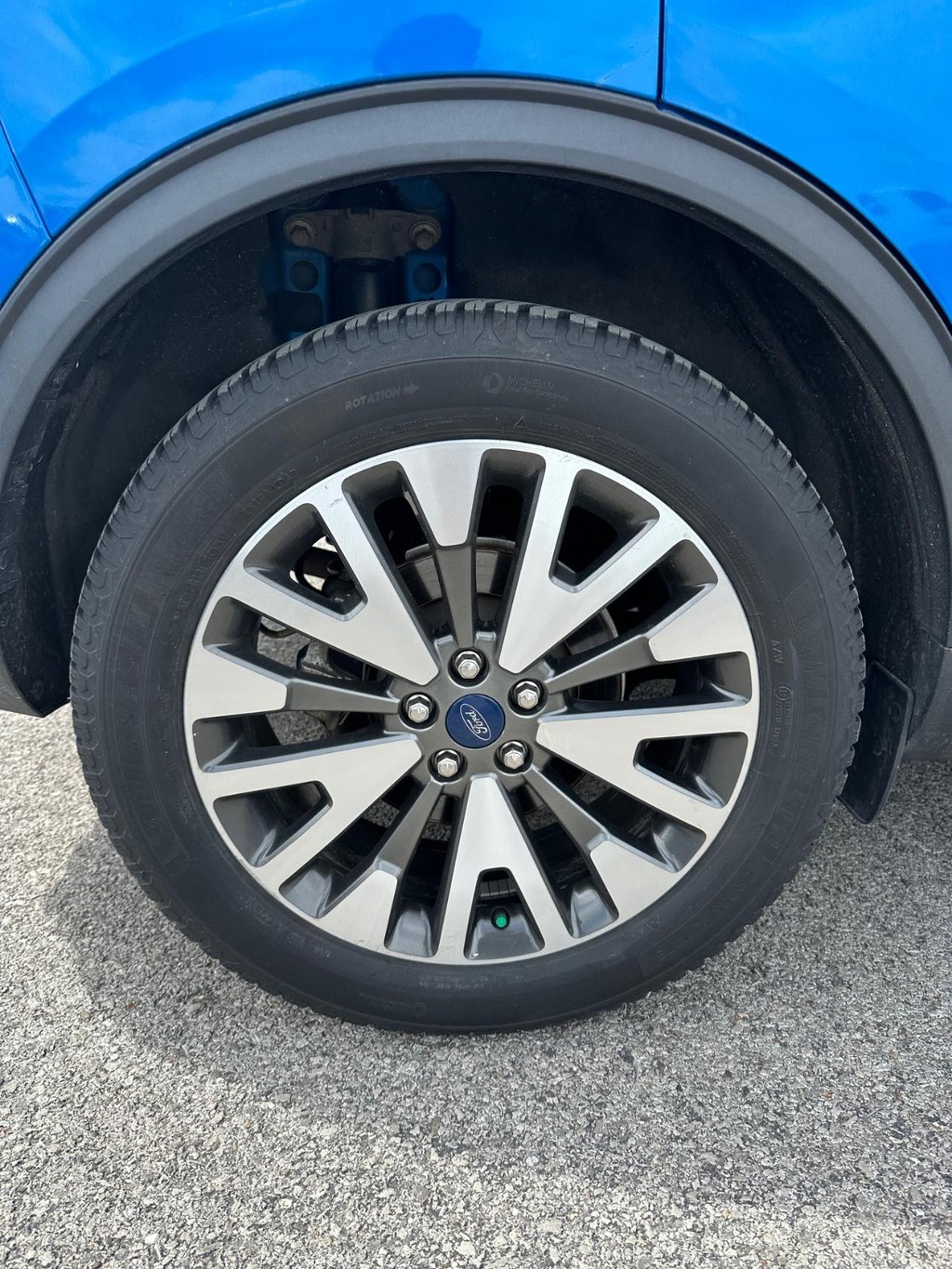 Ford Escape Vehicle Full-screen Gallery Image 12