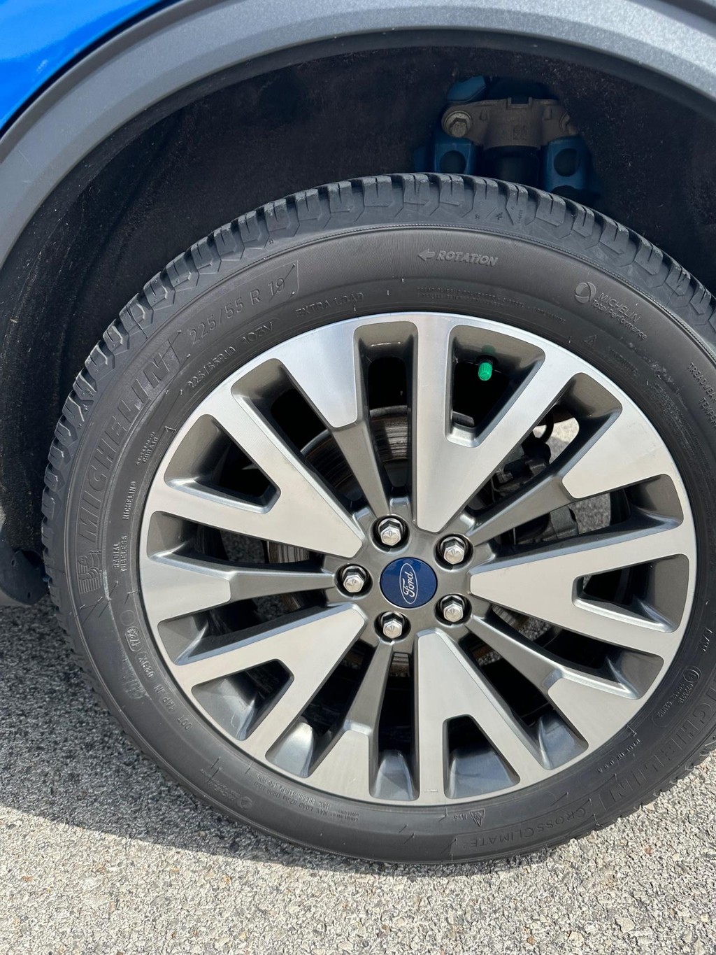 Ford Escape Vehicle Full-screen Gallery Image 13