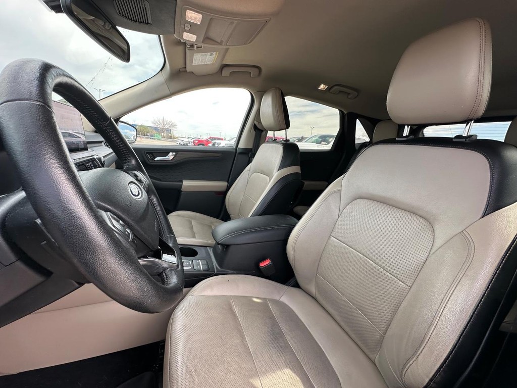 Ford Escape Vehicle Full-screen Gallery Image 14