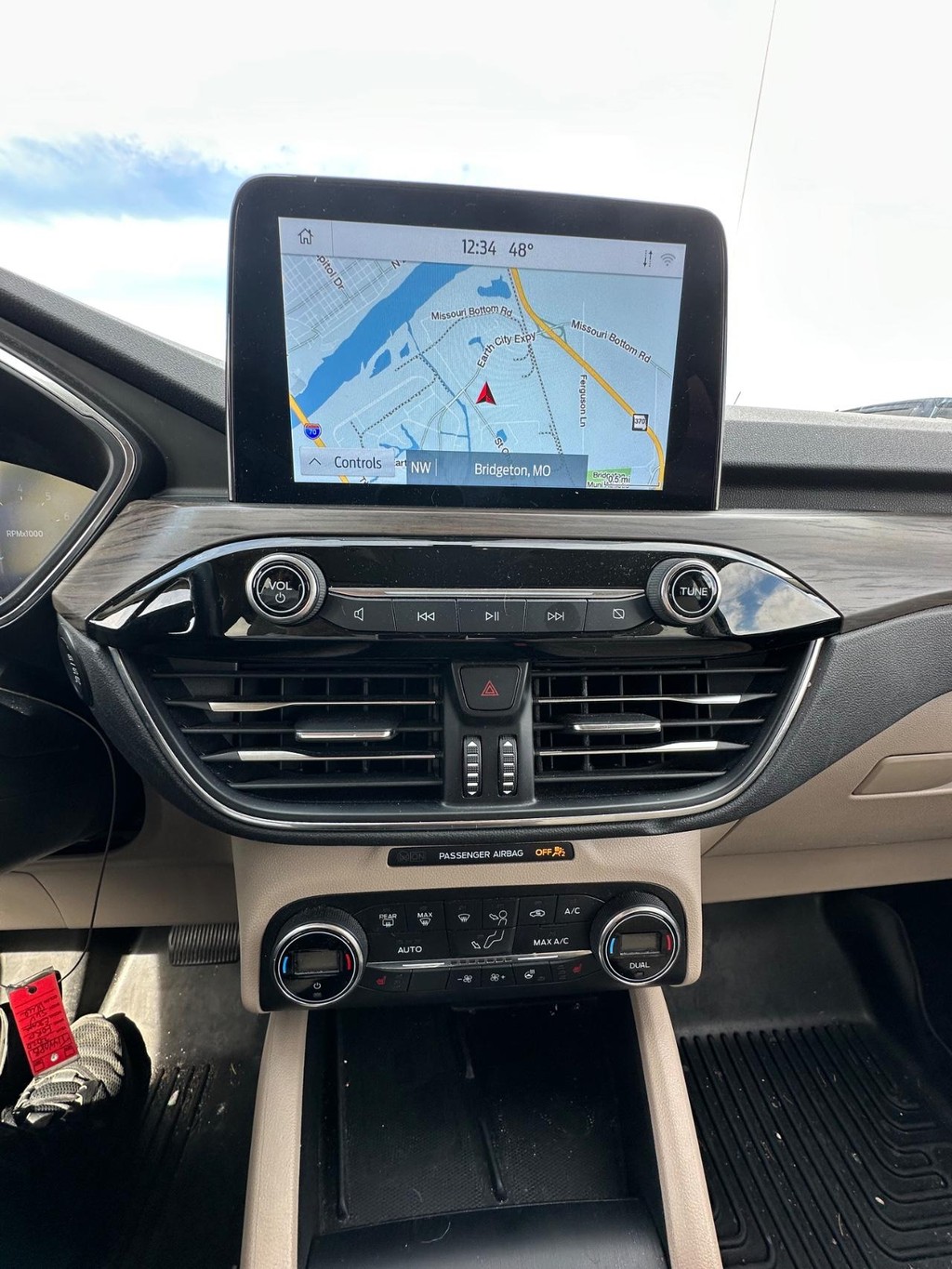 Ford Escape Vehicle Full-screen Gallery Image 17