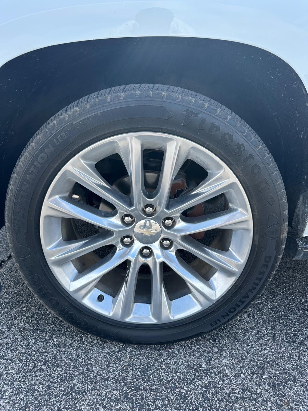 Chevrolet Suburban Vehicle Full-screen Gallery Image 7