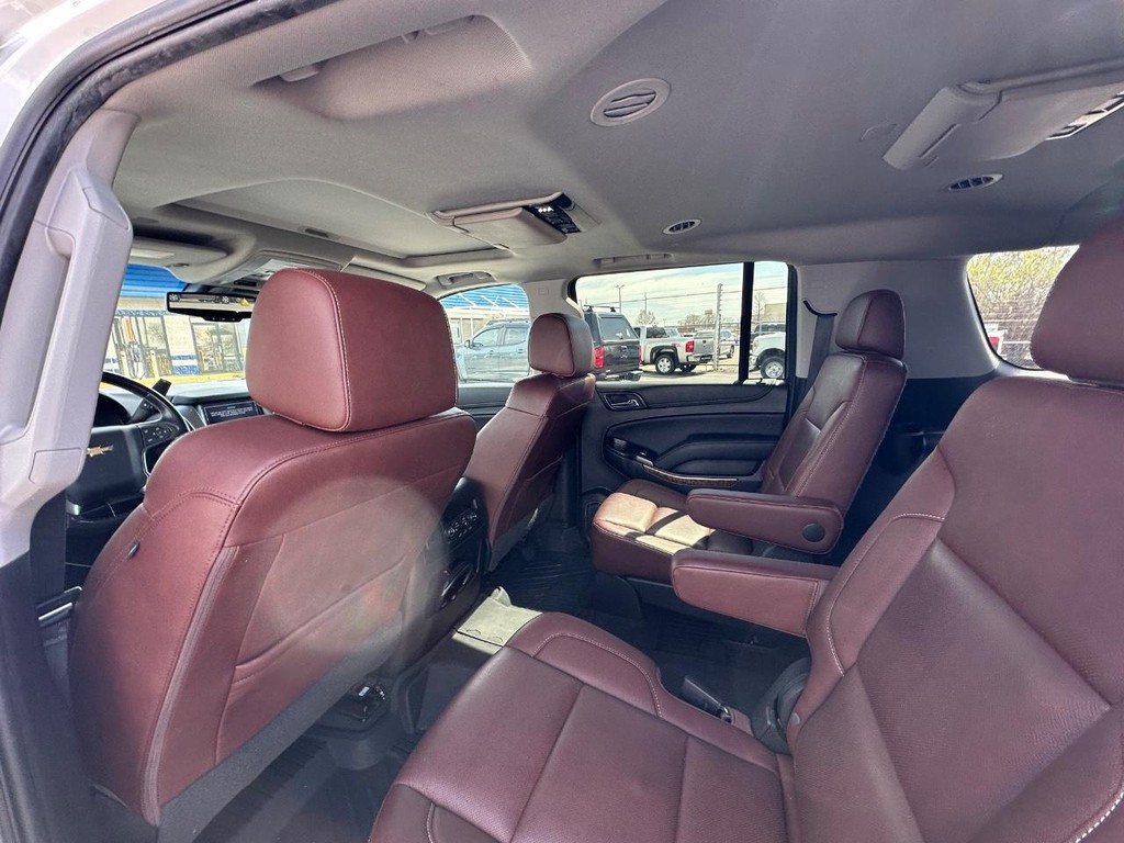 Chevrolet Suburban Vehicle Full-screen Gallery Image 11