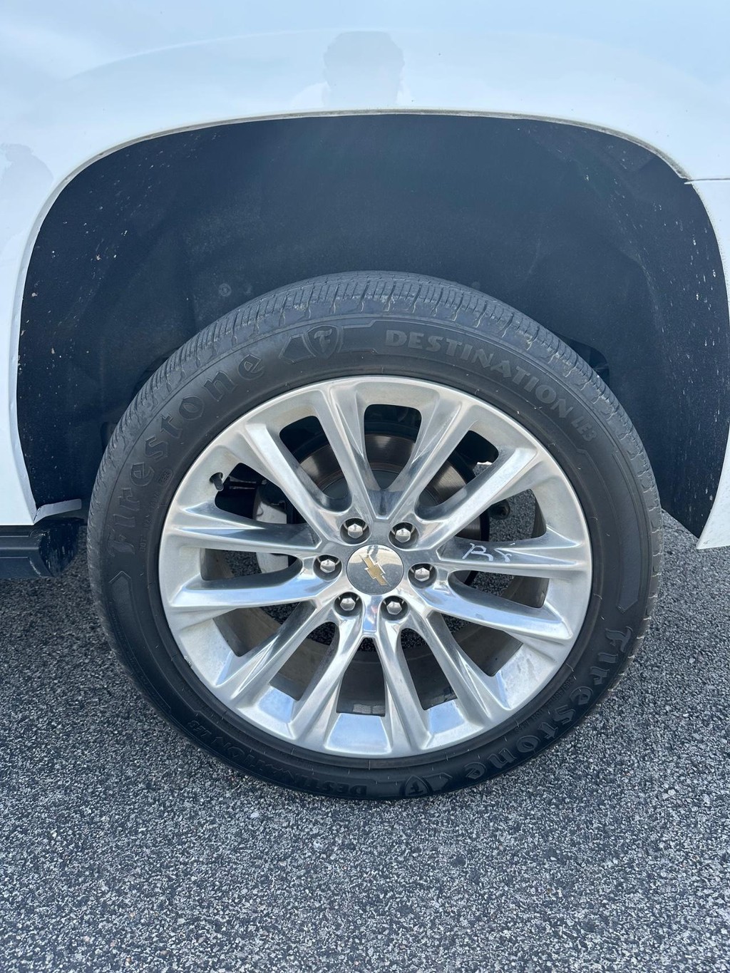 Chevrolet Suburban Vehicle Full-screen Gallery Image 12