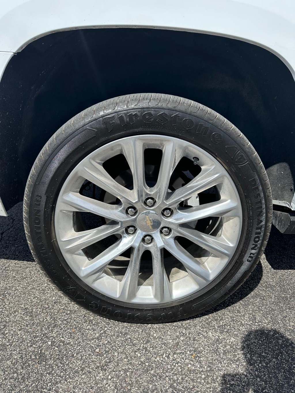 Chevrolet Suburban Vehicle Full-screen Gallery Image 13