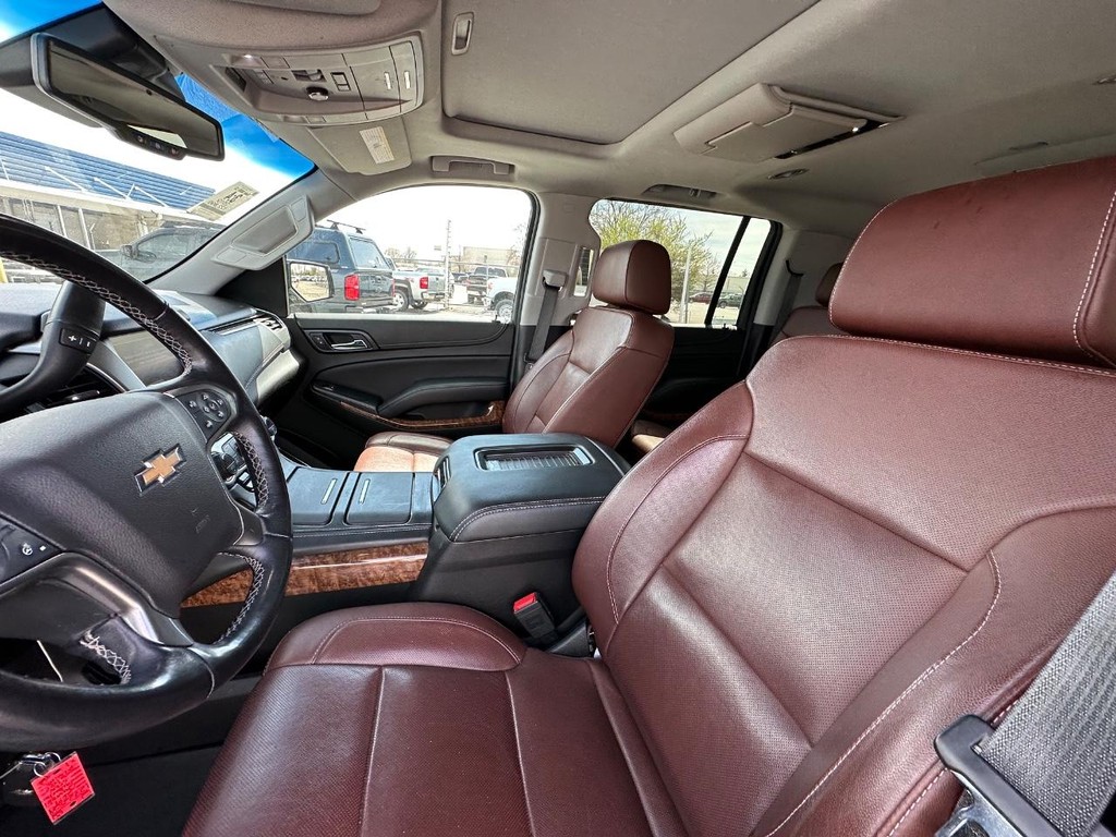 Chevrolet Suburban Vehicle Full-screen Gallery Image 14