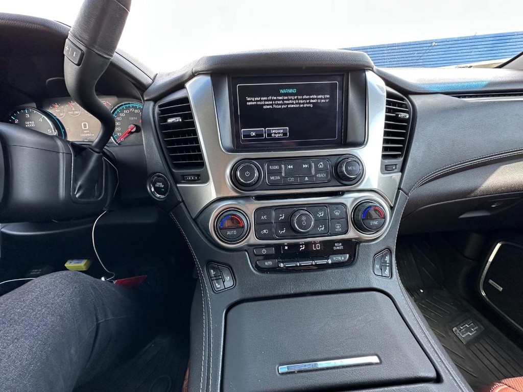 Chevrolet Suburban Vehicle Full-screen Gallery Image 20