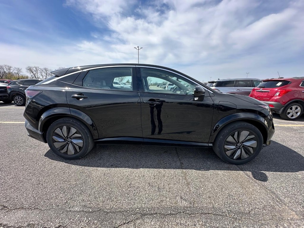 Nissan Ariya Vehicle Full-screen Gallery Image 2