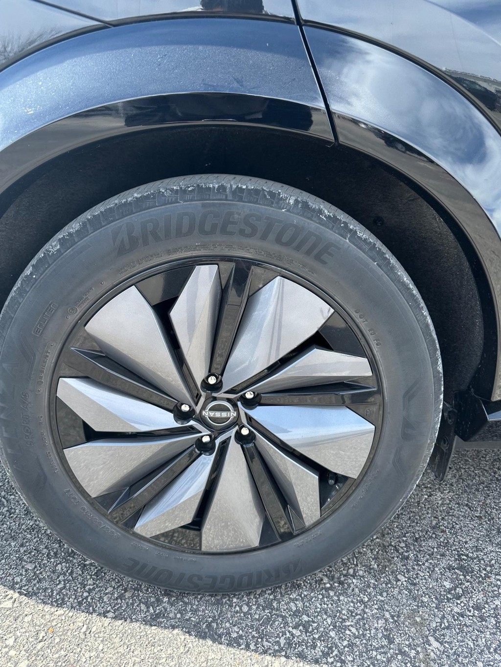 Nissan Ariya Vehicle Full-screen Gallery Image 11