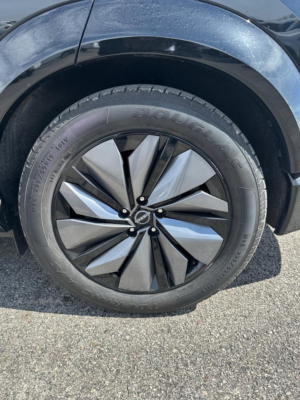 Nissan Ariya Vehicle Full-screen Gallery Image 14