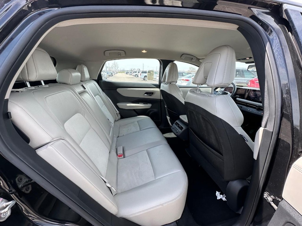 Nissan Ariya Vehicle Full-screen Gallery Image 18