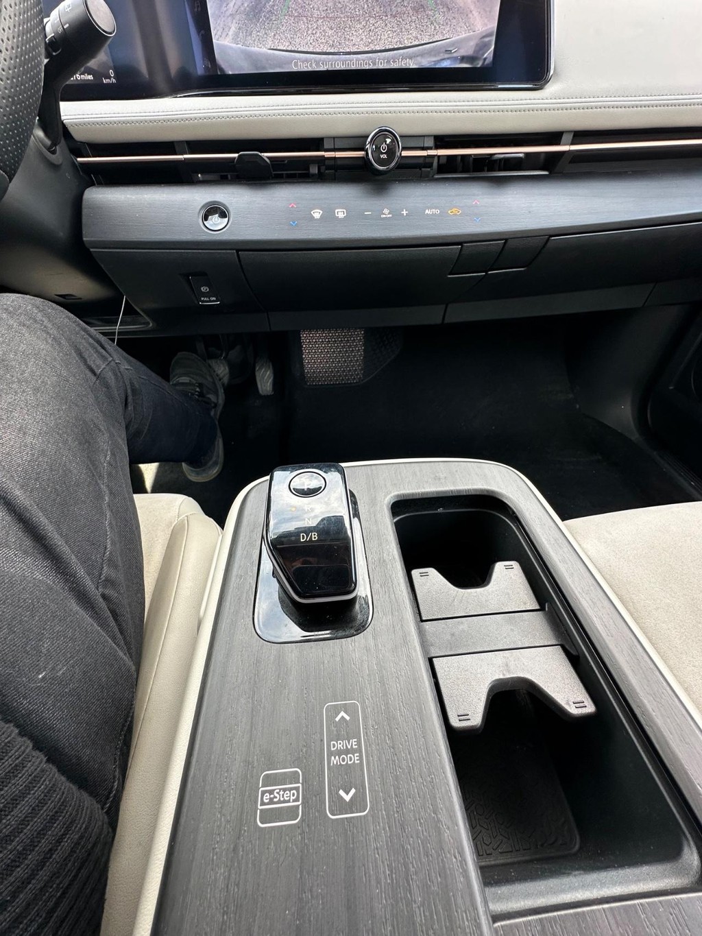 Nissan Ariya Vehicle Full-screen Gallery Image 20