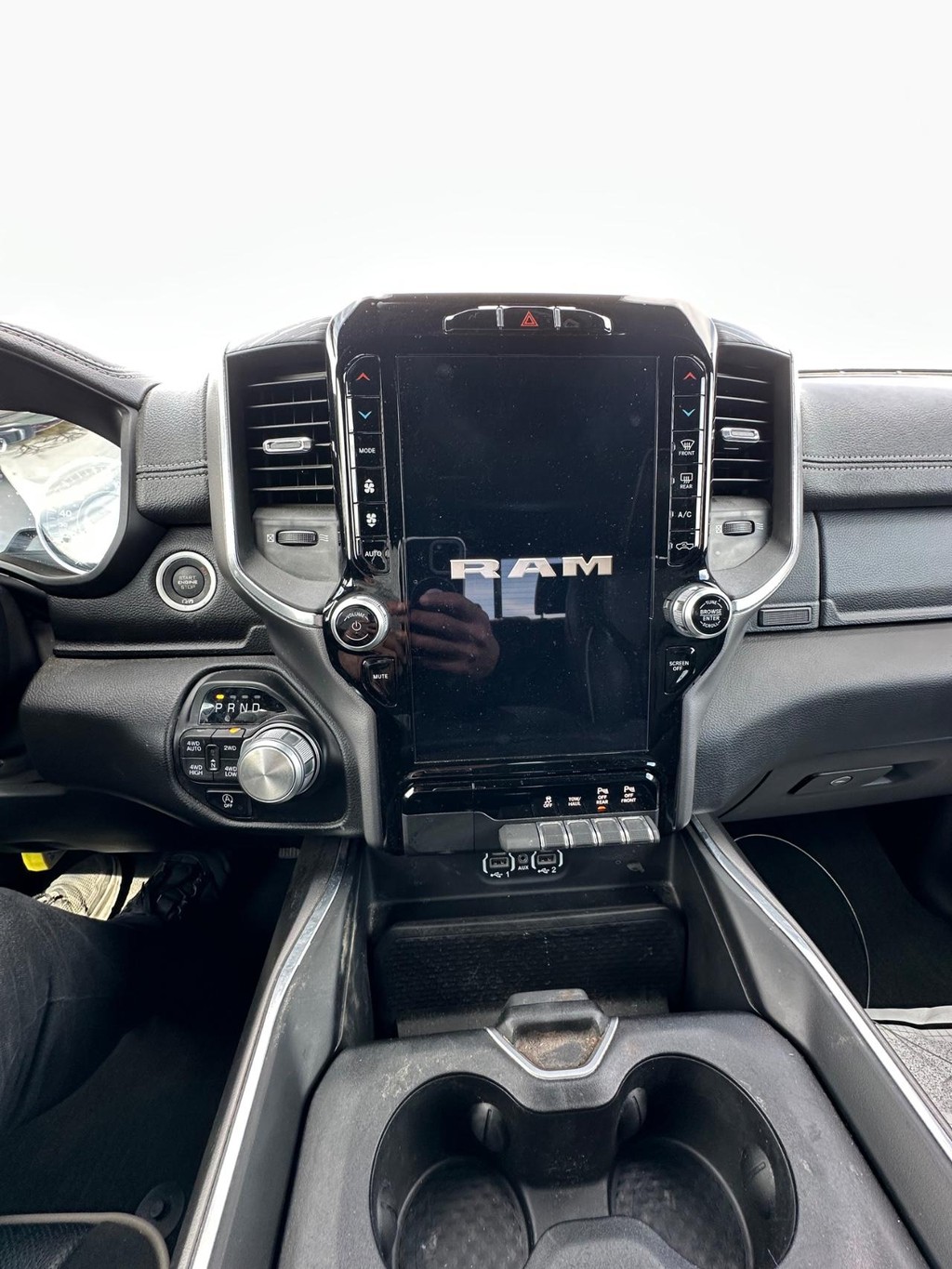 Ram 1500 Vehicle Full-screen Gallery Image 16