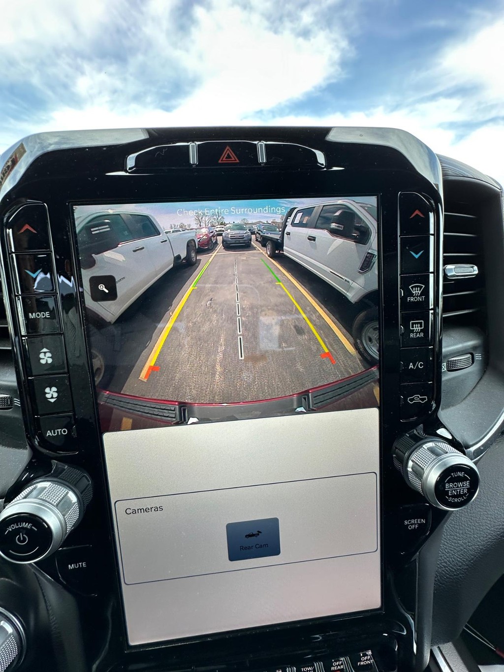 Ram 1500 Vehicle Full-screen Gallery Image 23