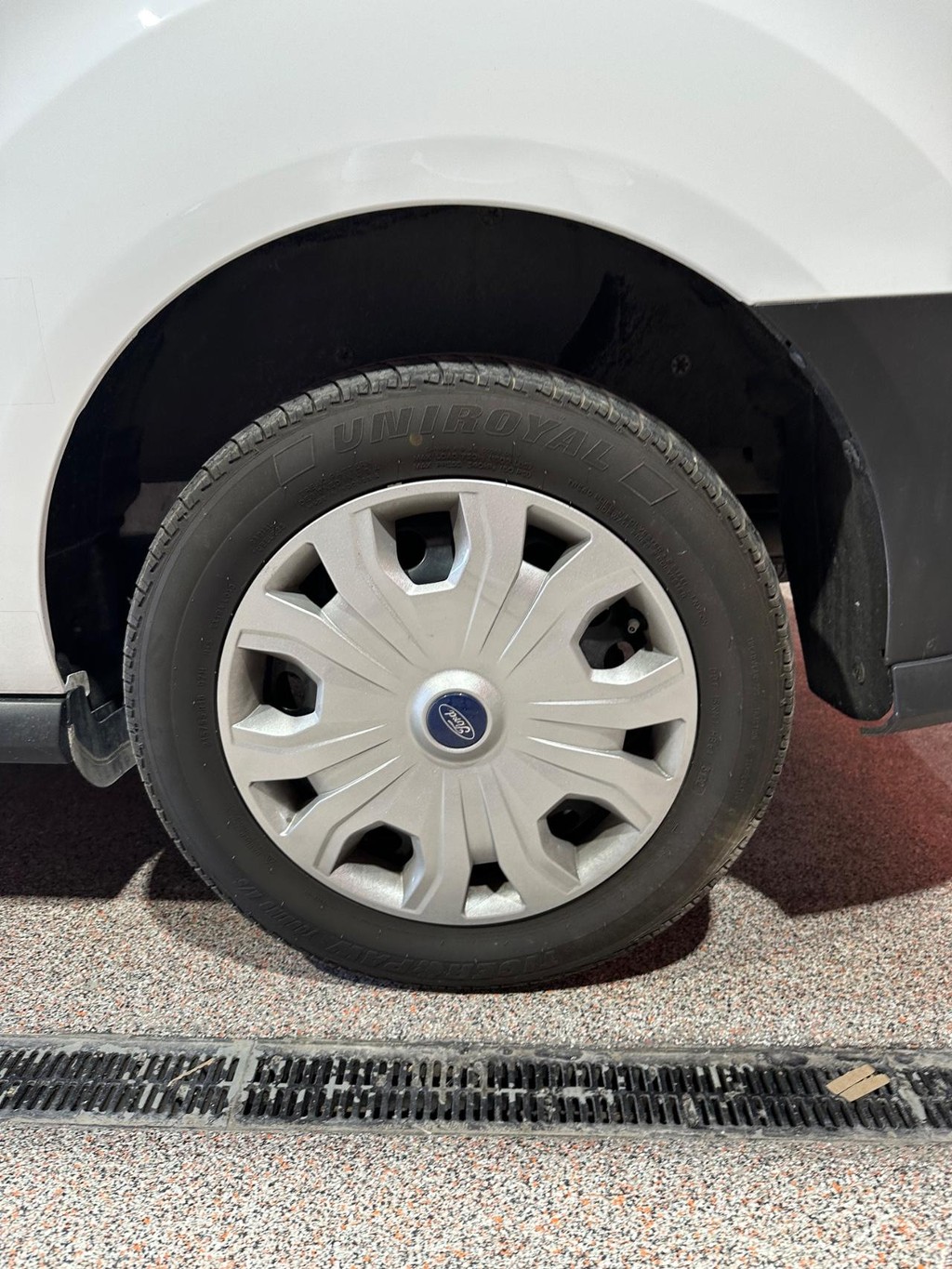 Ford Transit Connect Van Vehicle Full-screen Gallery Image 12