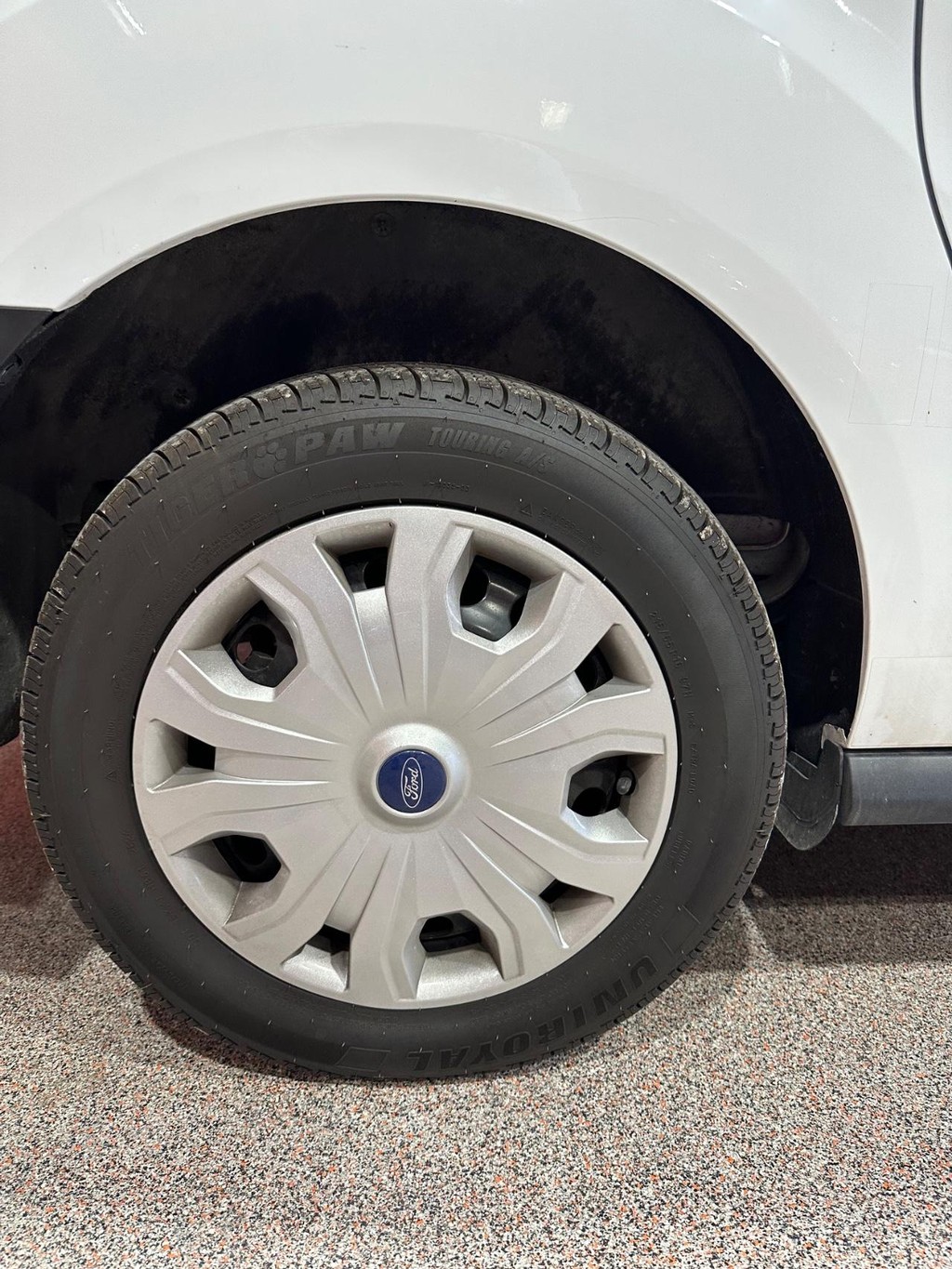 Ford Transit Connect Van Vehicle Full-screen Gallery Image 17