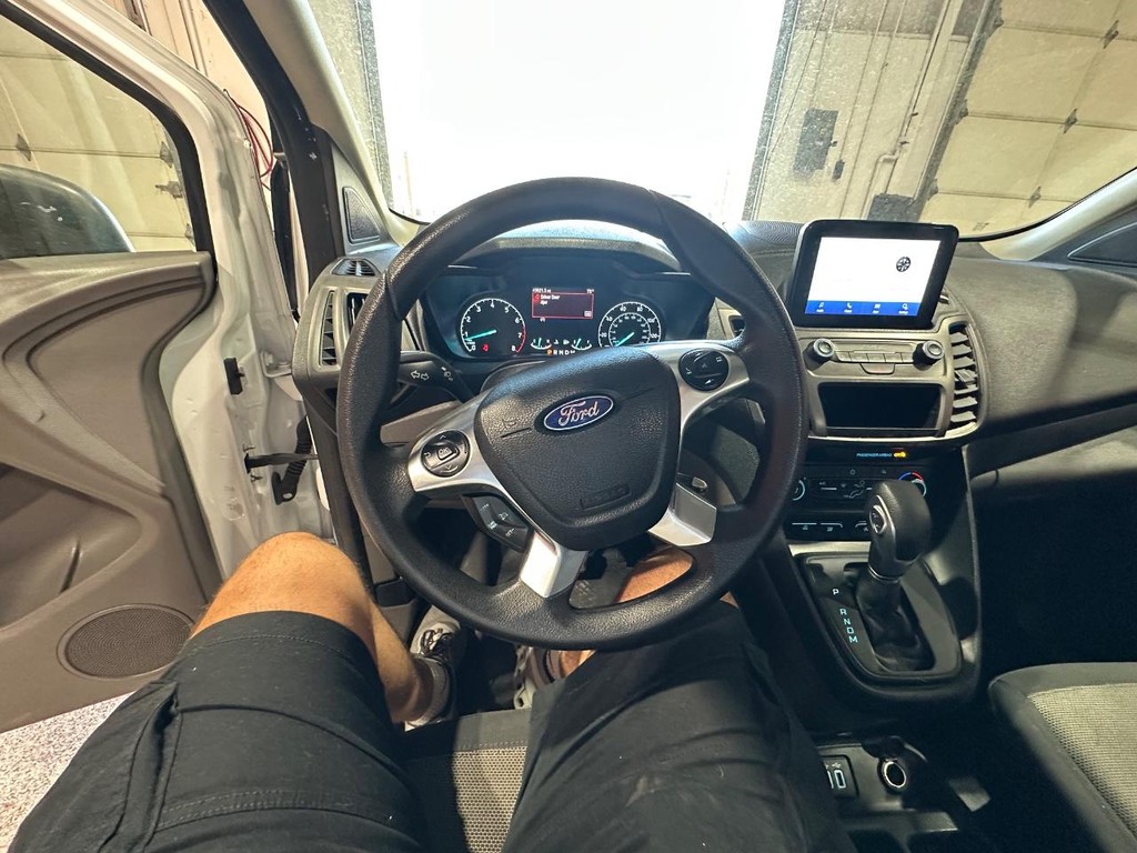 Ford Transit Connect Van Vehicle Full-screen Gallery Image 25