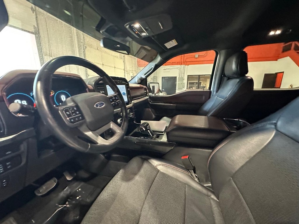 Ford F-150 Vehicle Full-screen Gallery Image 12