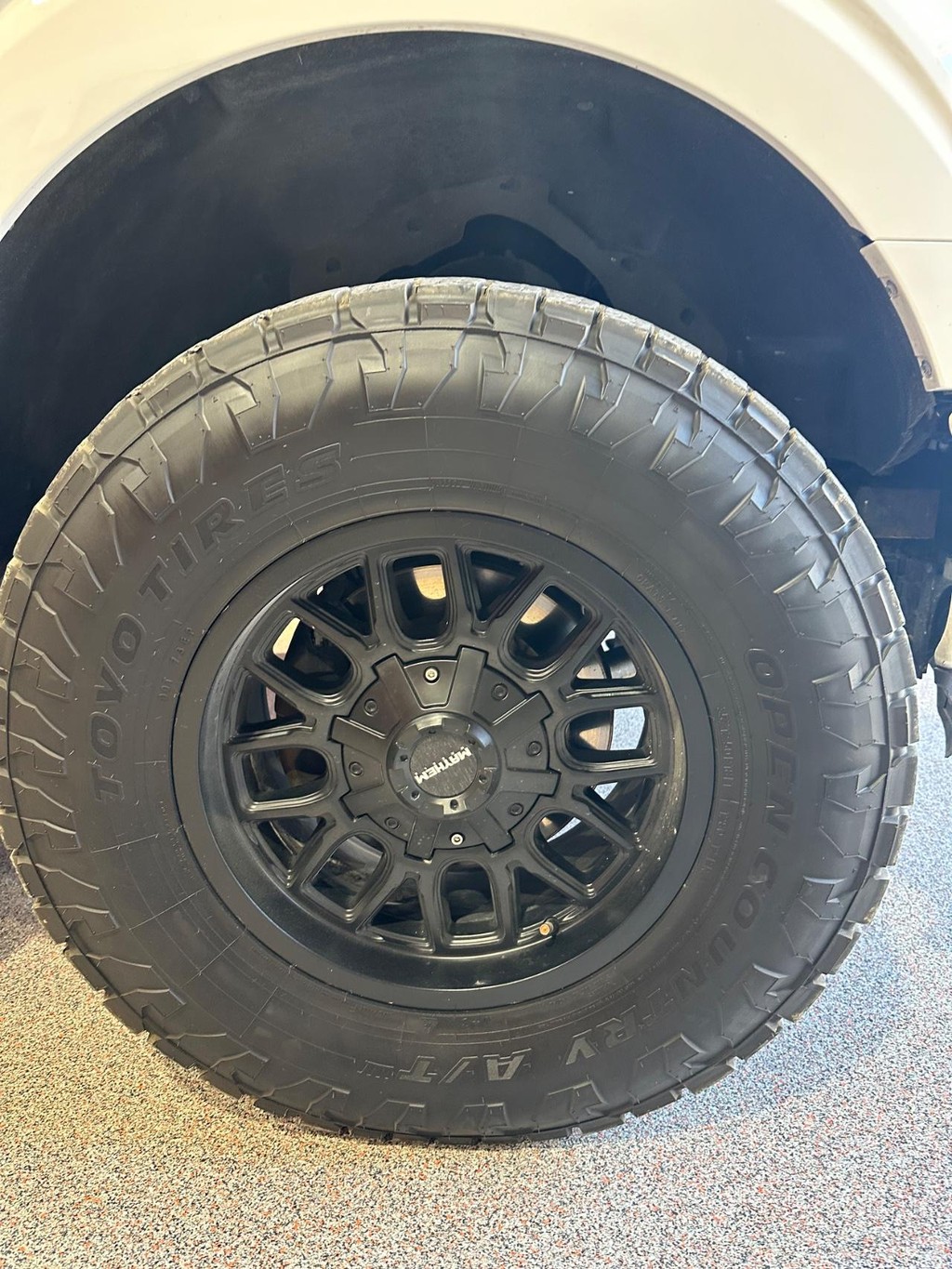 Ford F-150 Vehicle Full-screen Gallery Image 16