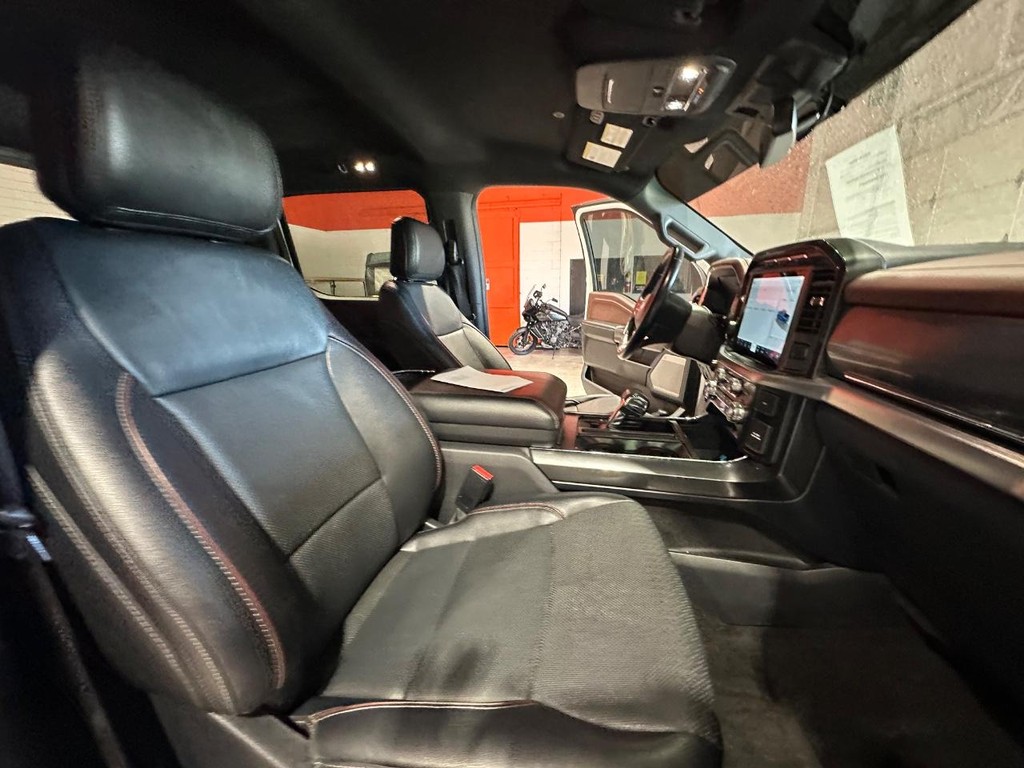 Ford F-150 Vehicle Full-screen Gallery Image 18