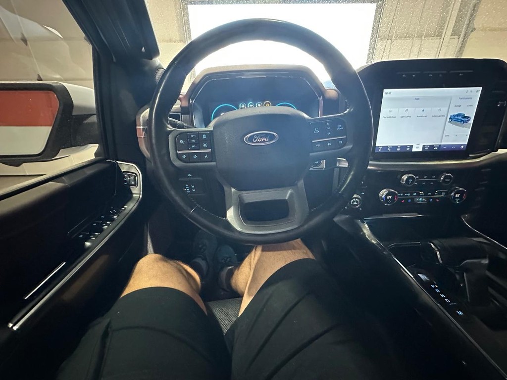 Ford F-150 Vehicle Full-screen Gallery Image 24