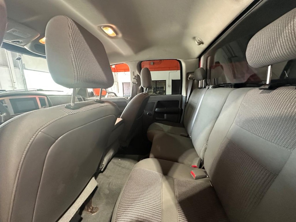 Dodge Ram 2500 Vehicle Full-screen Gallery Image 11