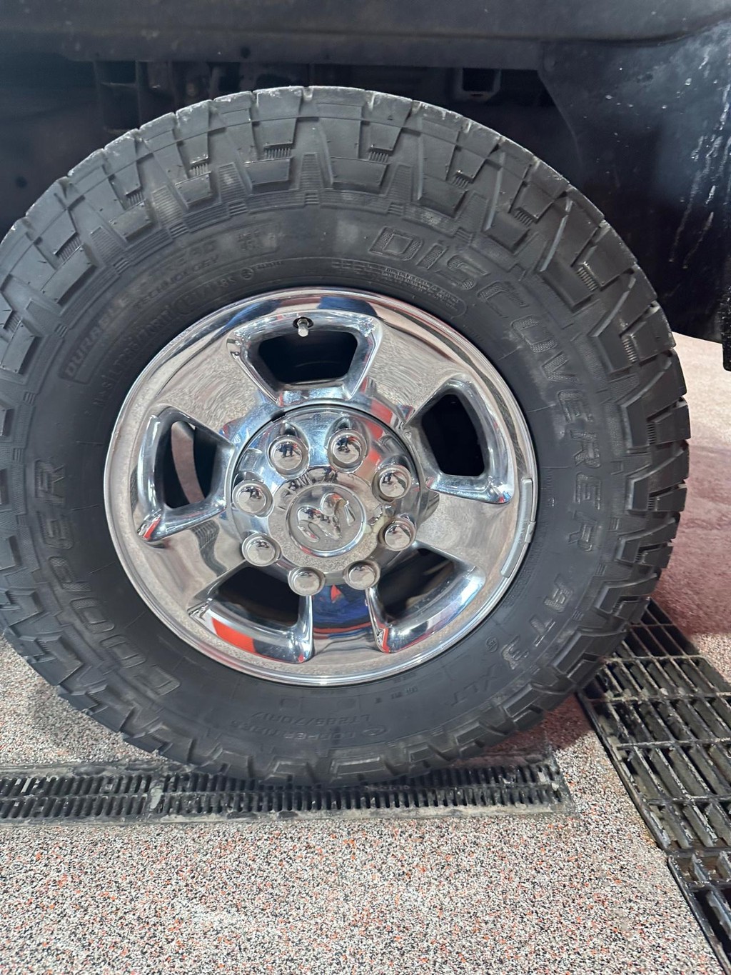 Dodge Ram 2500 Vehicle Full-screen Gallery Image 12