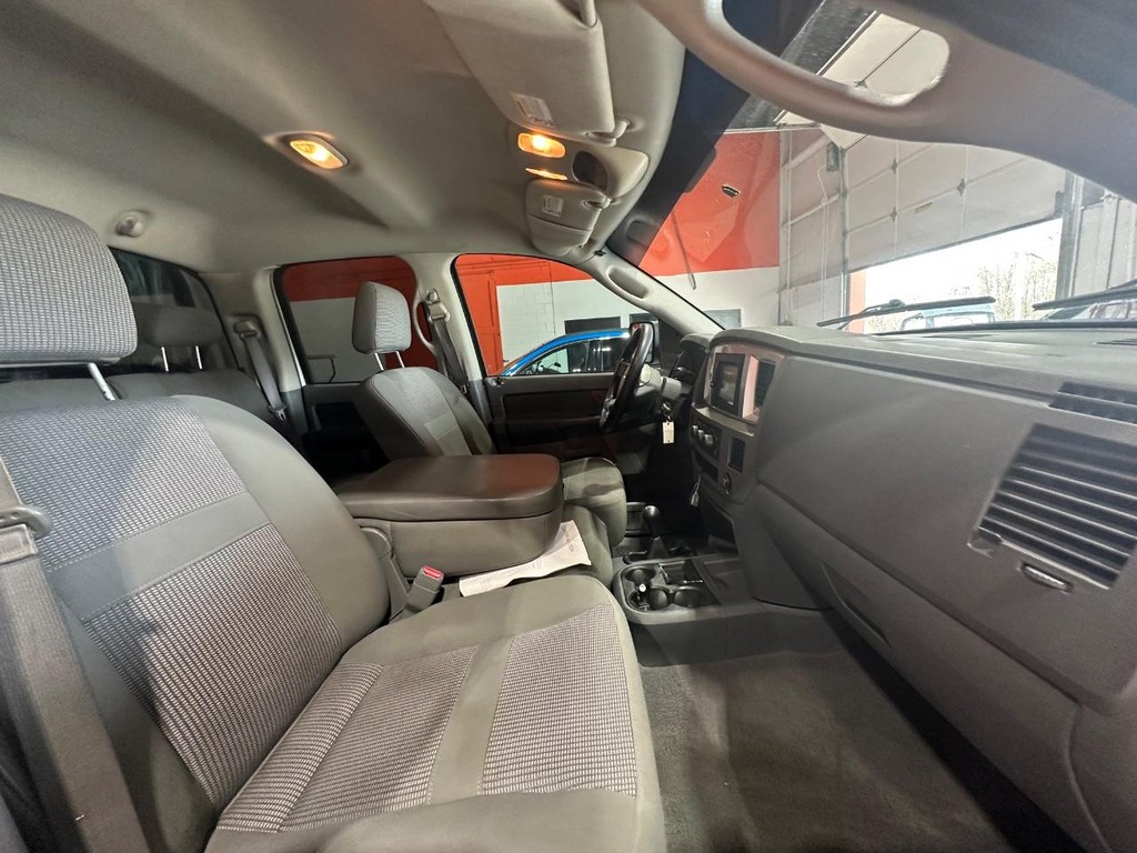 Dodge Ram 2500 Vehicle Full-screen Gallery Image 13