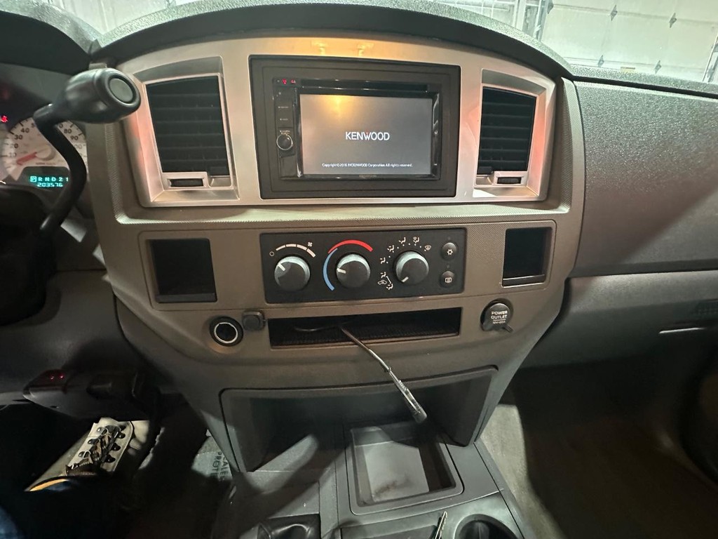 Dodge Ram 2500 Vehicle Full-screen Gallery Image 16