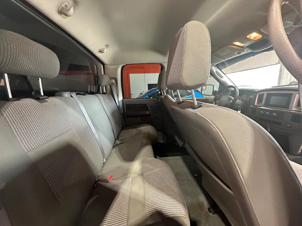 Dodge Ram 2500 Vehicle Full-screen Gallery Image 18