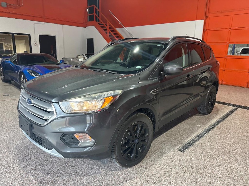 Ford Escape Vehicle Full-screen Gallery Image 9