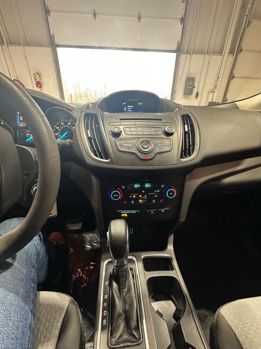 Ford Escape Vehicle Full-screen Gallery Image 13