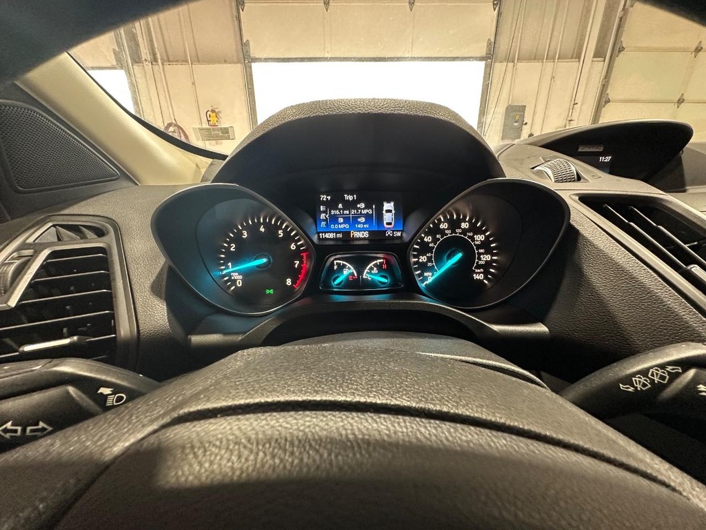 Ford Escape Vehicle Full-screen Gallery Image 17