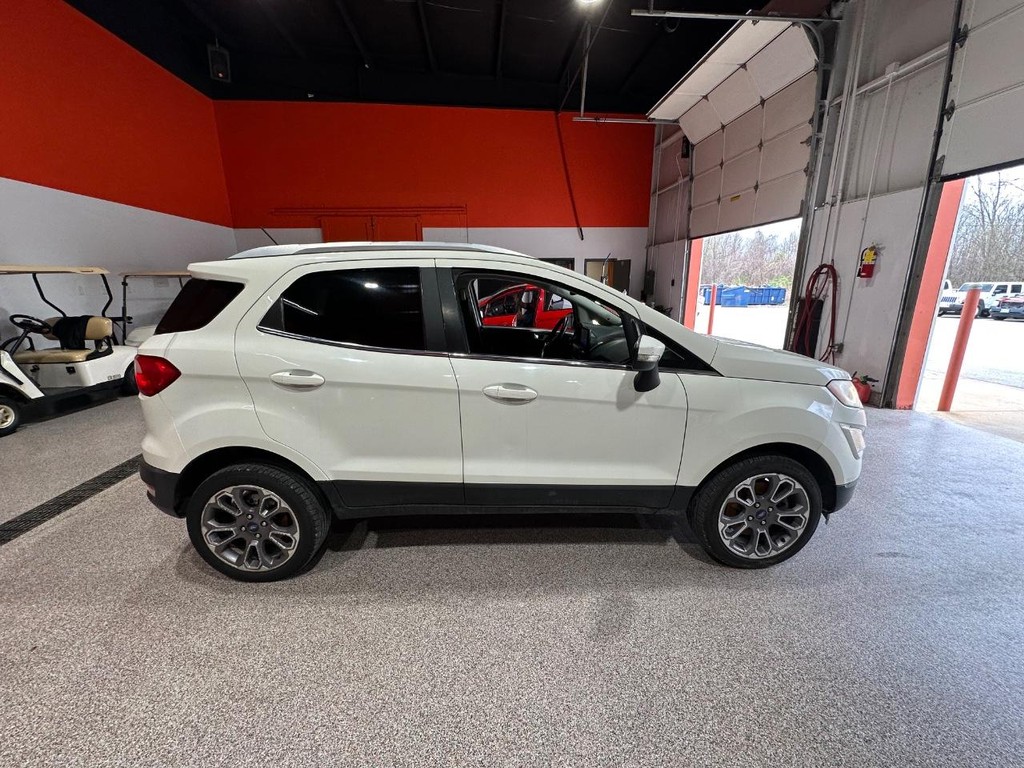 Ford EcoSport Vehicle Full-screen Gallery Image 2