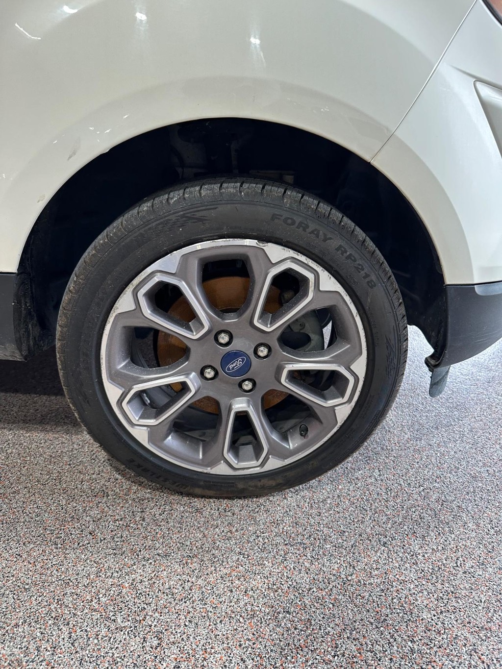 Ford EcoSport Vehicle Full-screen Gallery Image 7