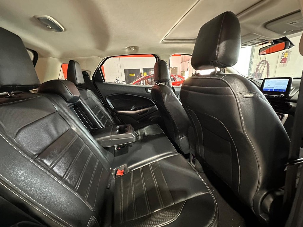 Ford EcoSport Vehicle Full-screen Gallery Image 10