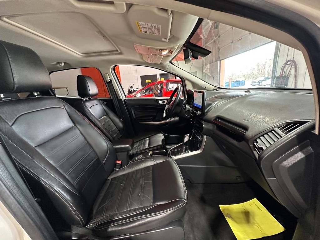 Ford EcoSport Vehicle Full-screen Gallery Image 11