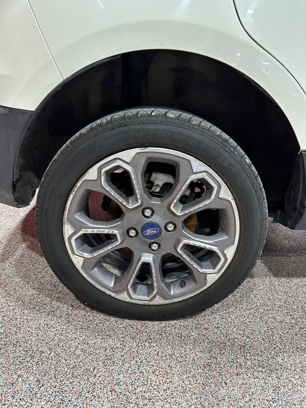 Ford EcoSport Vehicle Full-screen Gallery Image 12