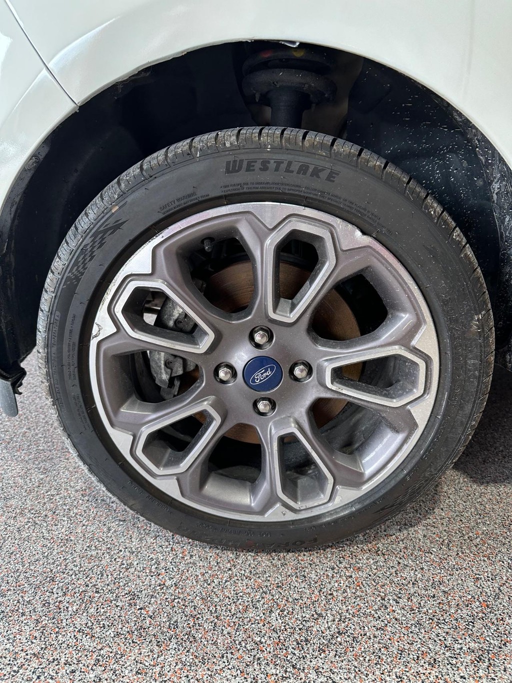 Ford EcoSport Vehicle Full-screen Gallery Image 13