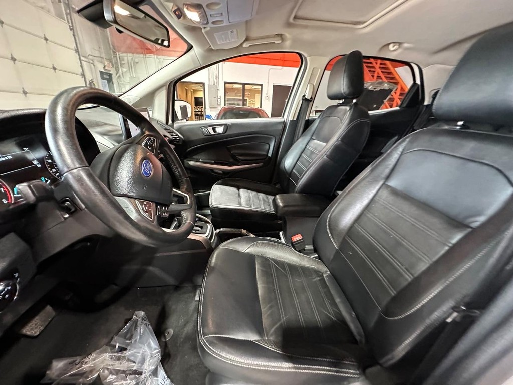 Ford EcoSport Vehicle Full-screen Gallery Image 14