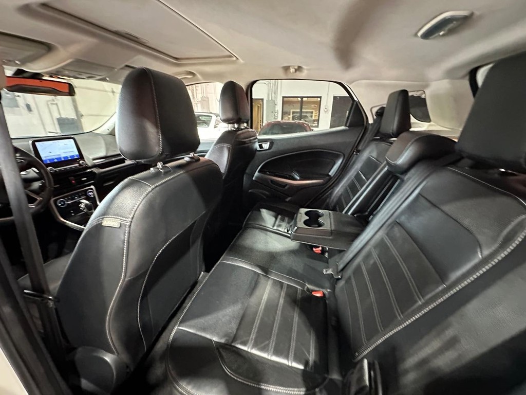 Ford EcoSport Vehicle Full-screen Gallery Image 15