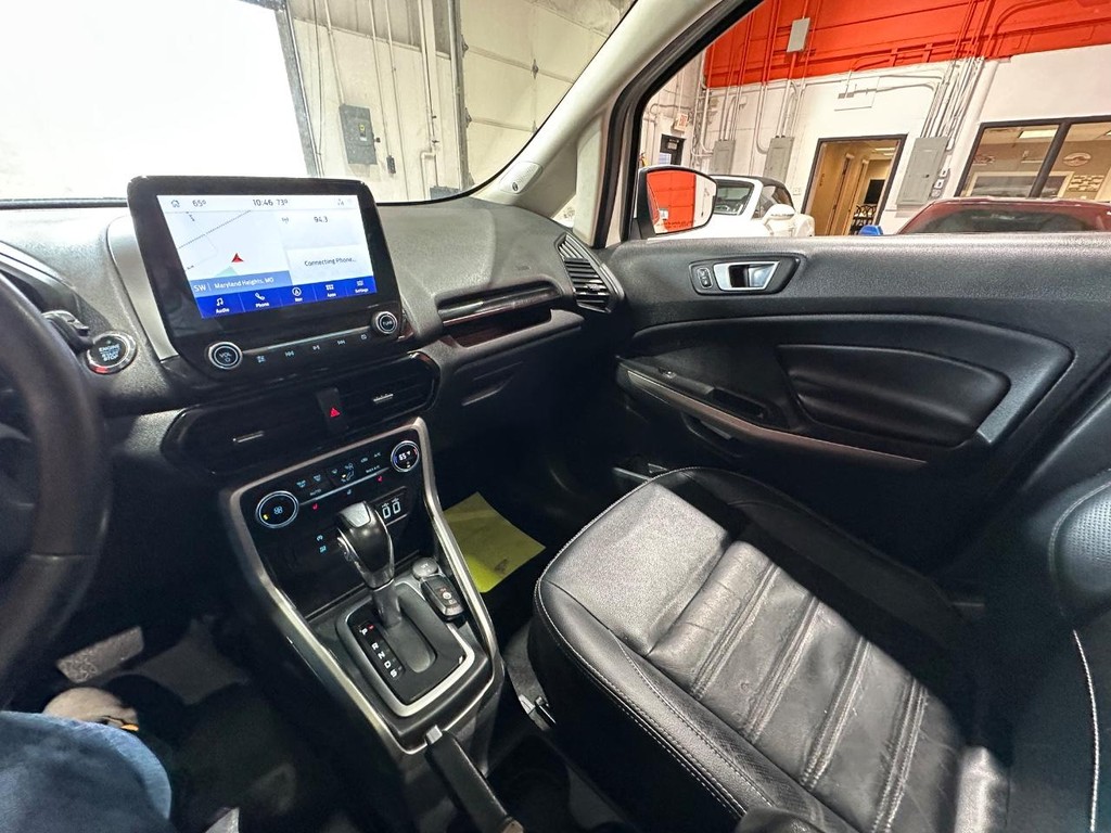 Ford EcoSport Vehicle Full-screen Gallery Image 16